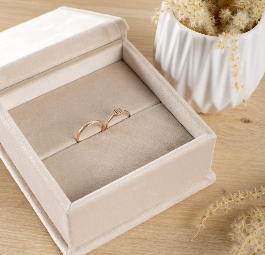 Boîte à alliances élégante personnalisée pour mariage