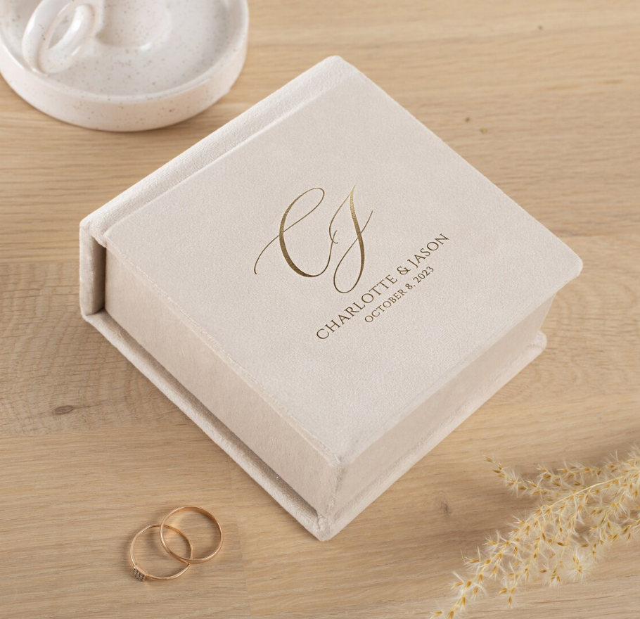 Boîte à alliances en daim personnalisée pour cérémonie de mariage