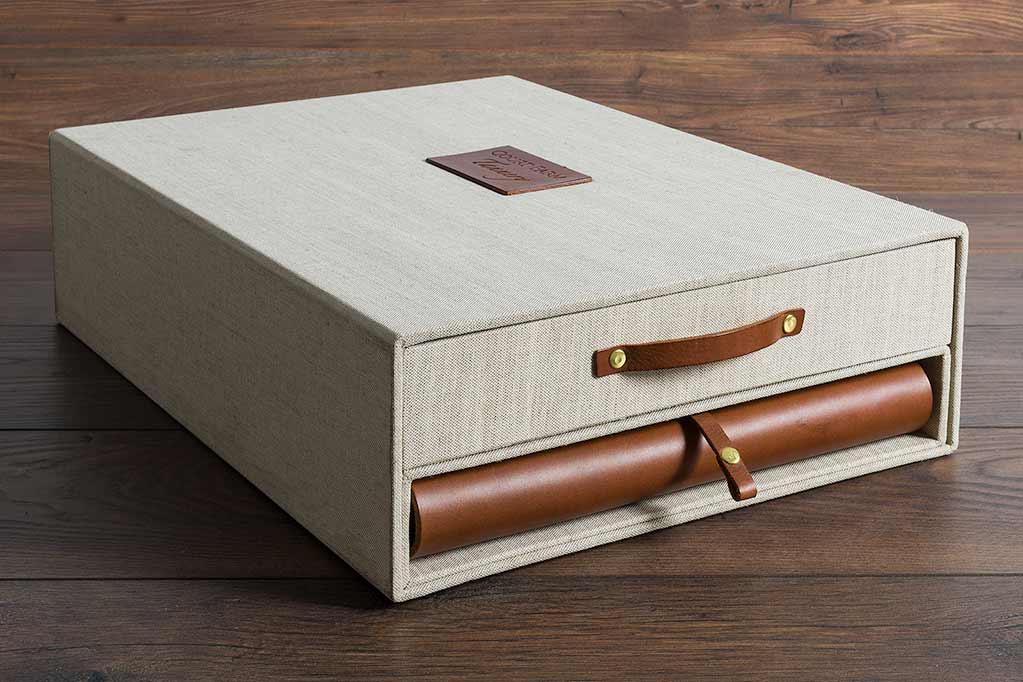 Coffret avec tiroir et album en cuir pour un rangement élégant de photos et souvenirs