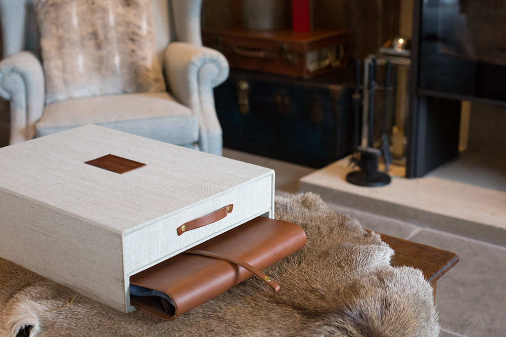 Coffret luxe avec tiroirs en cuir pour ranger souvenirs et albums Box cadeau personnalisée en cuir avec tiroirs et album photo