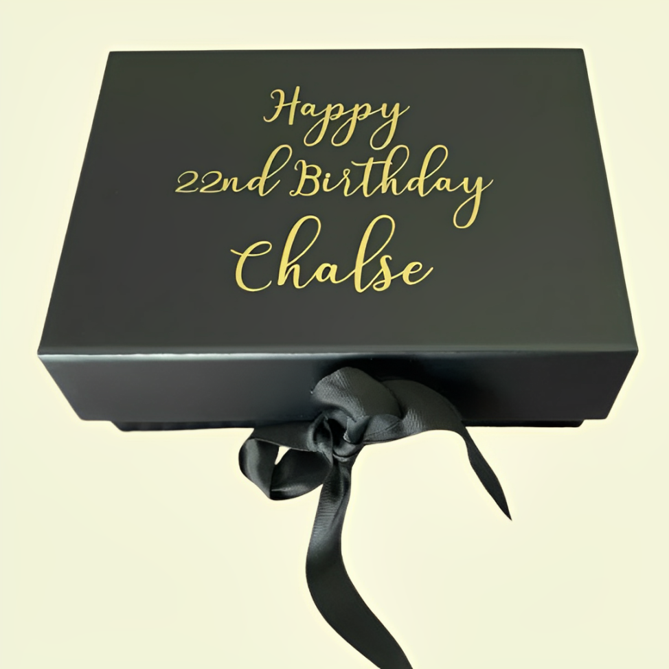 Coffret cadeau de luxe Box cadeau personnalisée noire avec ruban, idéale comme coffret cadeau luxe ou box cadeau unique pour une célébration spéciale.