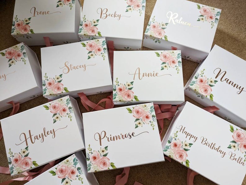Boîte cadeau mariage chic et personnalisée, idéale comme coffret souvenir pour femmes et événements spéciaux.