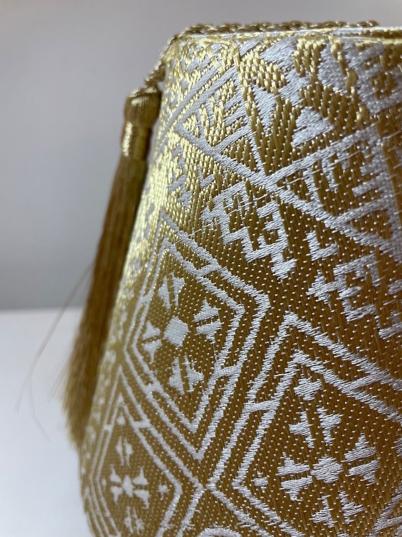 Coffret artisanal marocain tarbouch doré pour mariages et événements