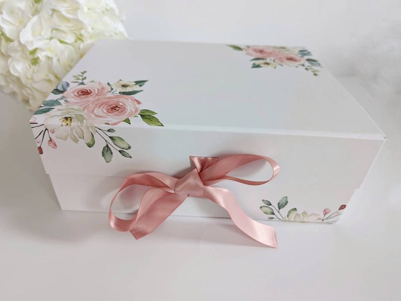 Coffret cadeau romantique et élégant pour Saint-Valentin, anniversaires, ou événements haut de gamme.