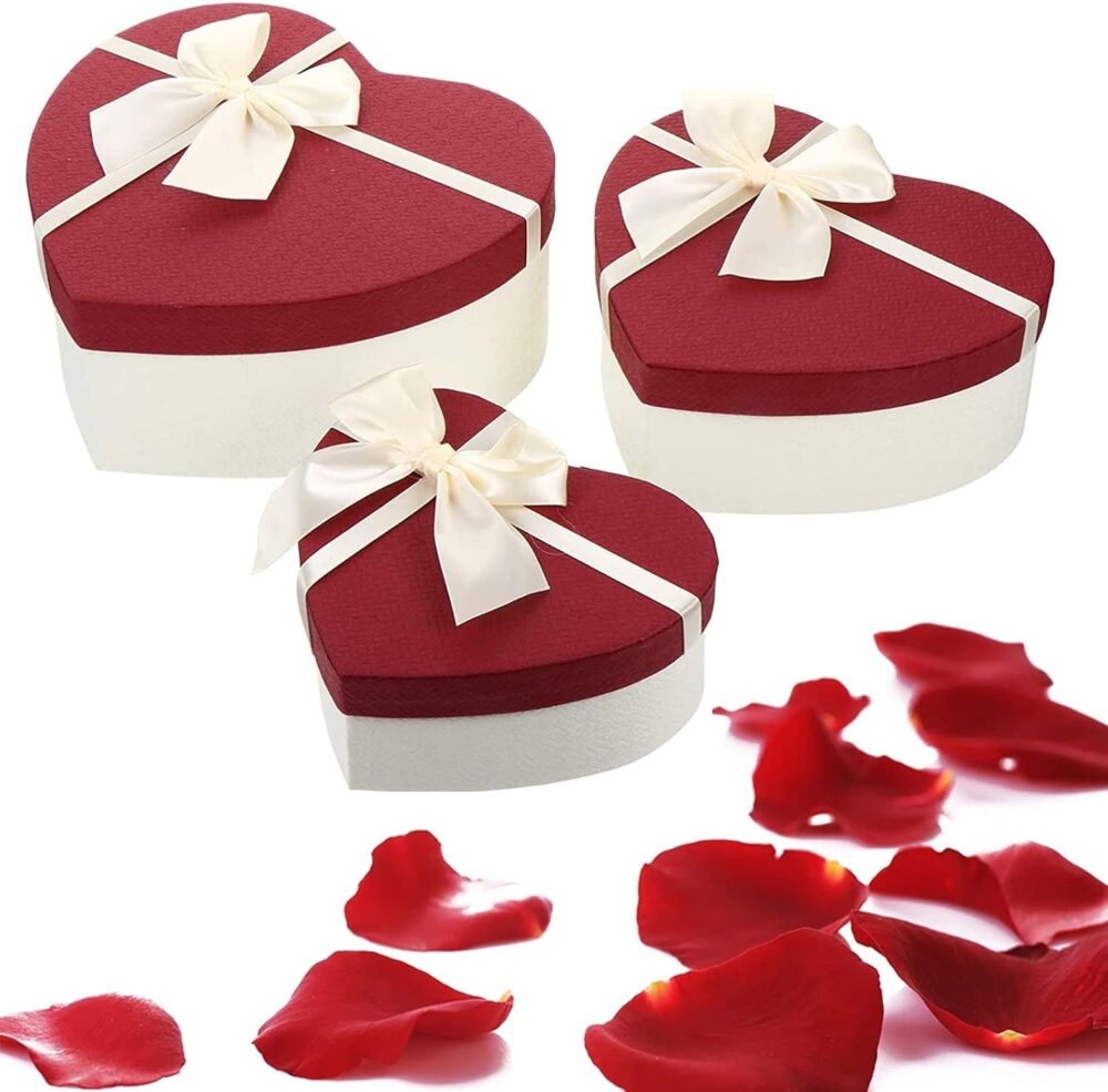 Boîte cœur carton romantique pour mariages et occasions spéciales.