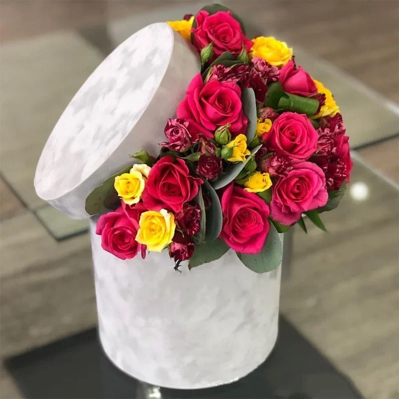 Fournisseur Boîtes Cadeaux Boîte de fleur d’amour pour femme avec roses éternelles en coffret élégant Une boîte de roses éternelles personnalisée, parfaite comme cadeau romantique ou décoration chic