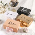 Assortiment de packaging personnalisé au Maroc, incluant des coffrets de luxe pour cosmétiques et bijoux avec des finitions et logos de marque.