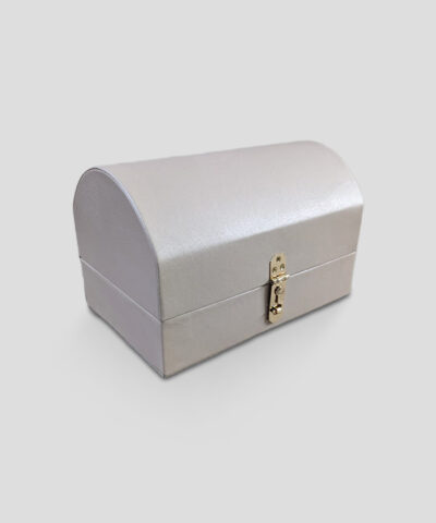 Coffret parfum femme Coffret parfum femme élégant et personnalisé contenant un parfum de luxe artisanal, idéal pour les cadeaux raffinés. Ce coffret Packity, fabriqué au Maroc, associe un design soigné à des parfums haut de gamme, parfait pour offrir en toutes occasions, comme les anniversaires ou les fêtes.