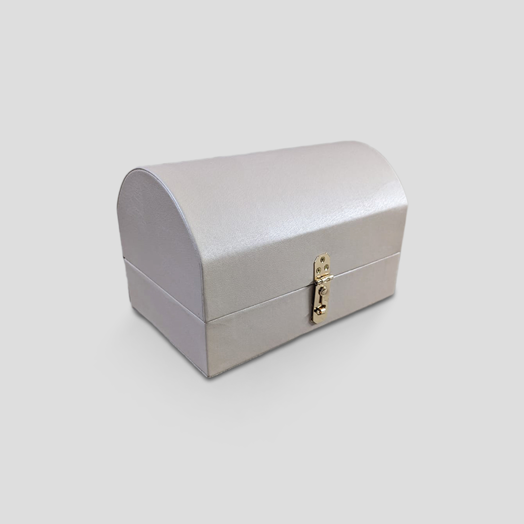 Coffret parfum femme Coffret parfum femme élégant et personnalisé contenant un parfum de luxe artisanal, idéal pour les cadeaux raffinés. Ce coffret Packity, fabriqué au Maroc, associe un design soigné à des parfums haut de gamme, parfait pour offrir en toutes occasions, comme les anniversaires ou les fêtes.