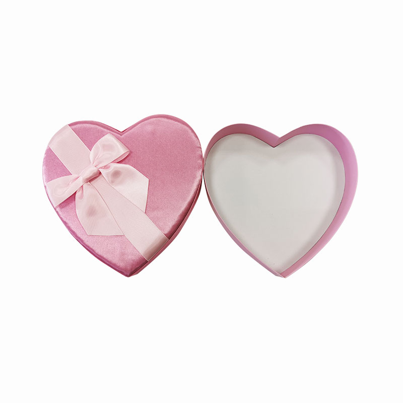Boîte cadeau cœur en carton rouge avec ruban, idéale pour un coffret romantique ou une décoration élégante pour mariage