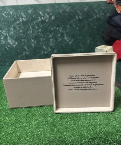 Boîte luxe vide beige cartonnée rigide pour emballage