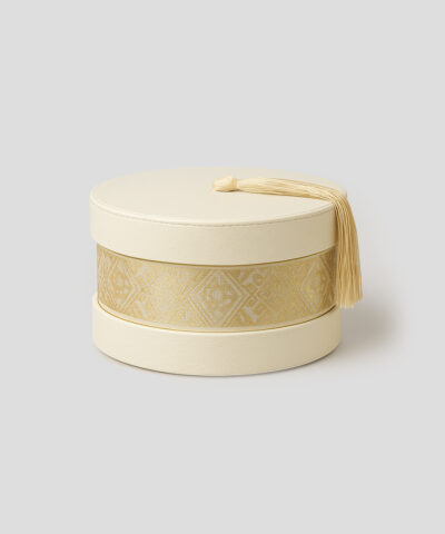 Boîte ronde décorative blanc et or avec gland