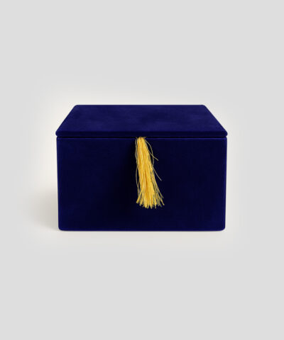 Coffret Cadeau en Velours Bleu avec pompon doré pour bijoux.