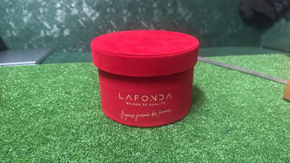 Coffret bijoux rond rouge - Boîte cadeau de luxe pour objets précieux.