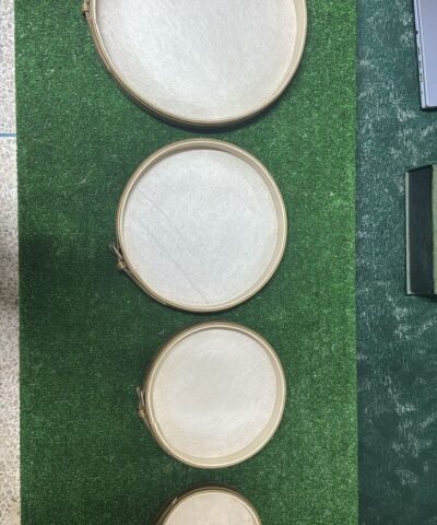 Le Coffret Fruits Secs Gourmand vide ouvert, révélant sa finition intérieure de qualité, suggérant sa capacité à contenir divers produits.