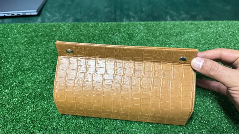 Boîte à mouchoirs rectangulaire marron imitation crocodile en simili cuir