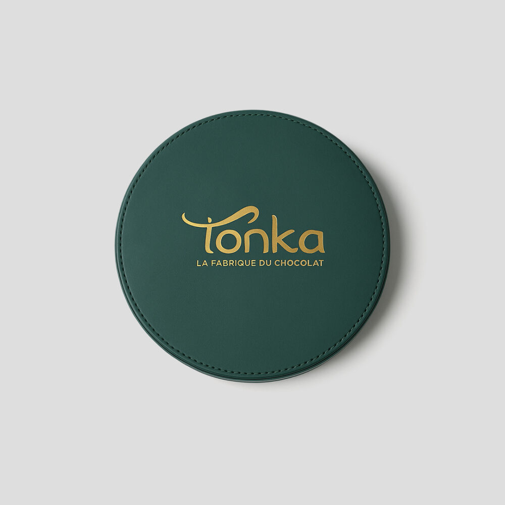 Emballage de luxe sur mesure: coffret de forme ronde et de couleur verte.