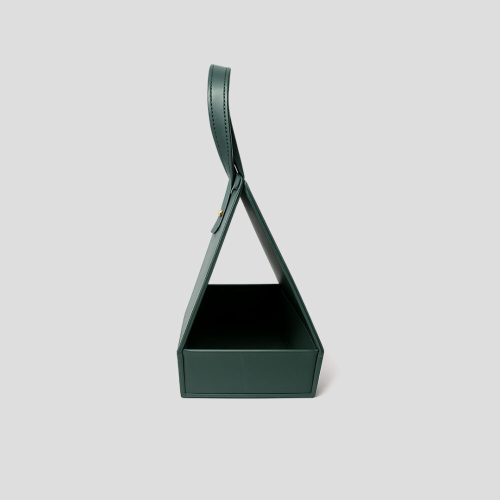 Coffret personnalisé de luxe vert foncé avec anse pour packaging sur mesure B2B au Maroc.