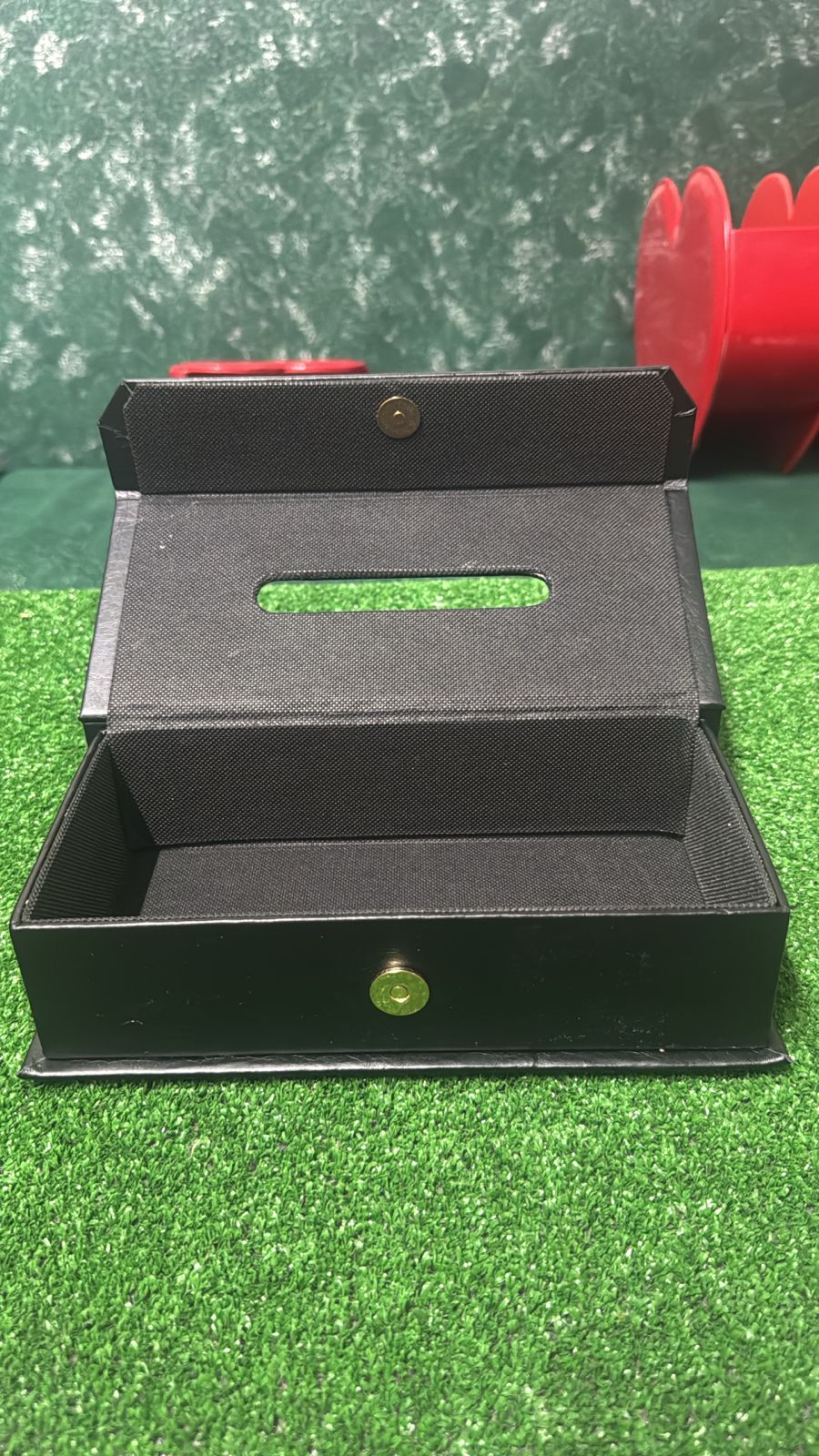 Boîte à mouchoirs en simili cuir noir personnalisable, exemple de packaging luxe B2B Maroc